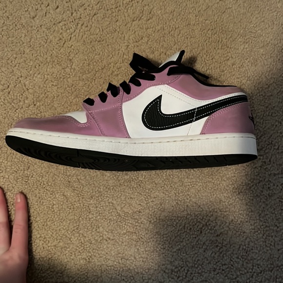 Jordan 1 Low - Picture 2 of 4